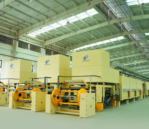 Aké opatrenia by sa mali dodržiavať pri používaní zariadenia na výrobu lepidla?